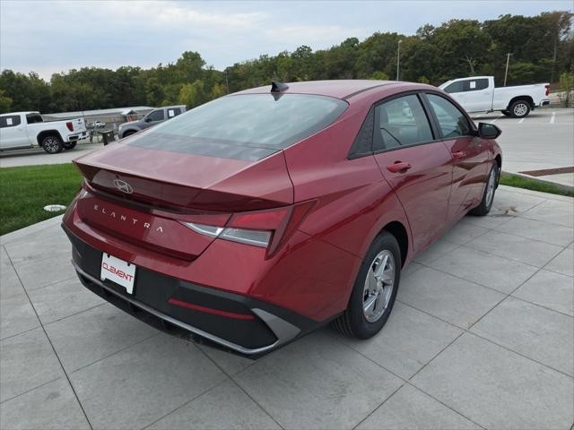 Hyundai Elantra Vehicle Full-screen Gallery Image 6