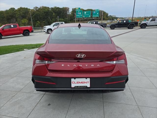 Hyundai Elantra Vehicle Full-screen Gallery Image 7
