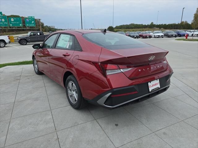 Hyundai Elantra Vehicle Full-screen Gallery Image 8