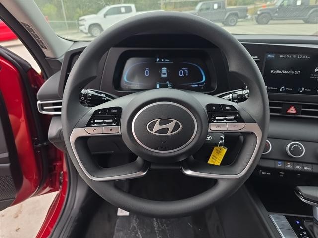 Hyundai Elantra Vehicle Full-screen Gallery Image 14