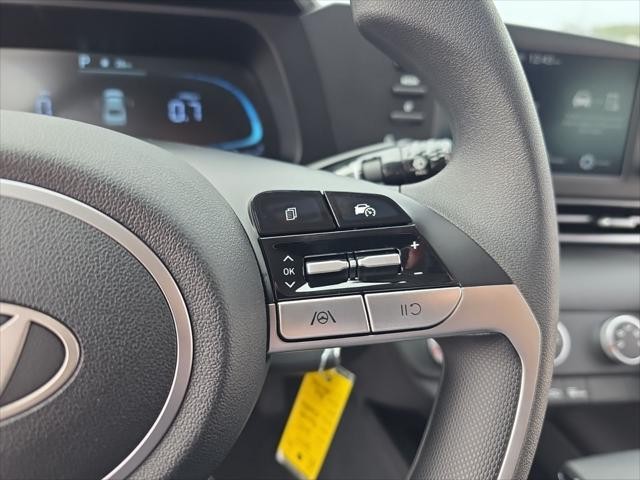 Hyundai Elantra Vehicle Full-screen Gallery Image 16