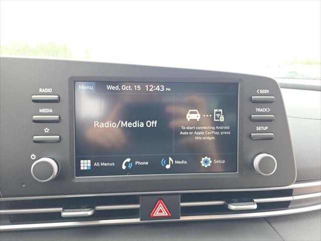 Hyundai Elantra Vehicle Full-screen Gallery Image 18