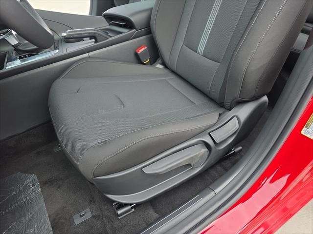 Hyundai Elantra Vehicle Full-screen Gallery Image 24