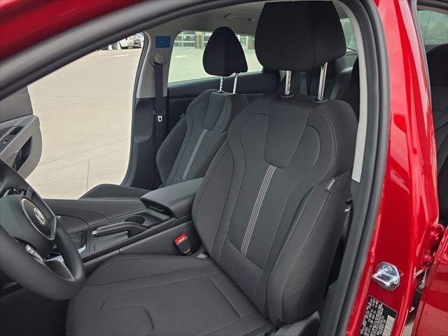 Hyundai Elantra Vehicle Full-screen Gallery Image 25