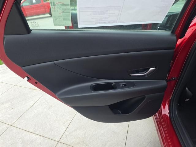 Hyundai Elantra Vehicle Full-screen Gallery Image 26