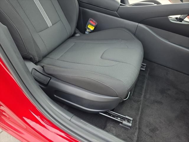 Hyundai Elantra Vehicle Full-screen Gallery Image 29