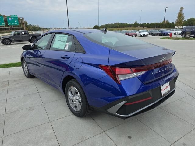 Hyundai Elantra Vehicle Full-screen Gallery Image 8