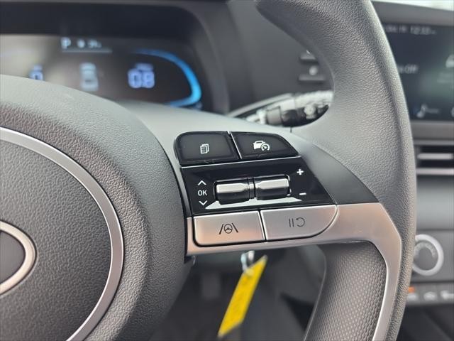 Hyundai Elantra Vehicle Full-screen Gallery Image 16