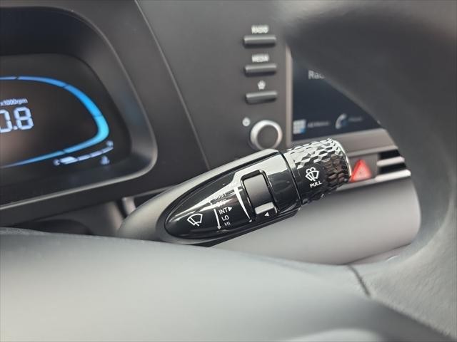 Hyundai Elantra Vehicle Full-screen Gallery Image 17