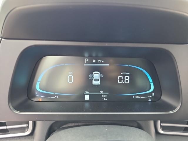 Hyundai Elantra Vehicle Full-screen Gallery Image 18