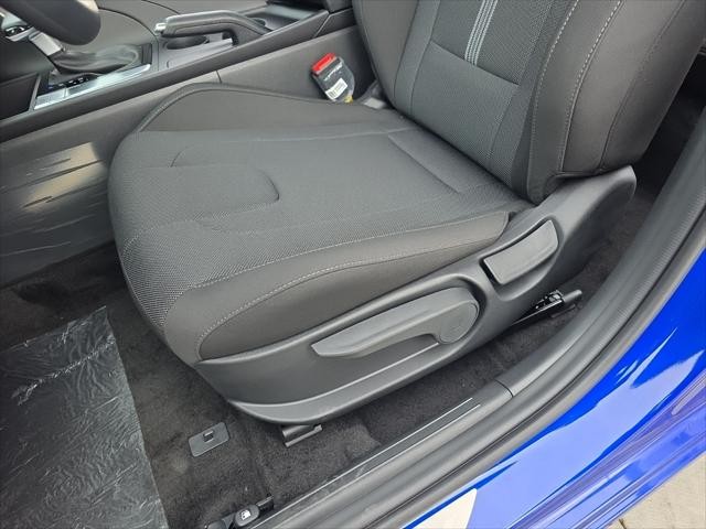 Hyundai Elantra Vehicle Full-screen Gallery Image 25