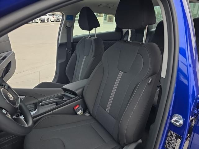 Hyundai Elantra Vehicle Full-screen Gallery Image 26