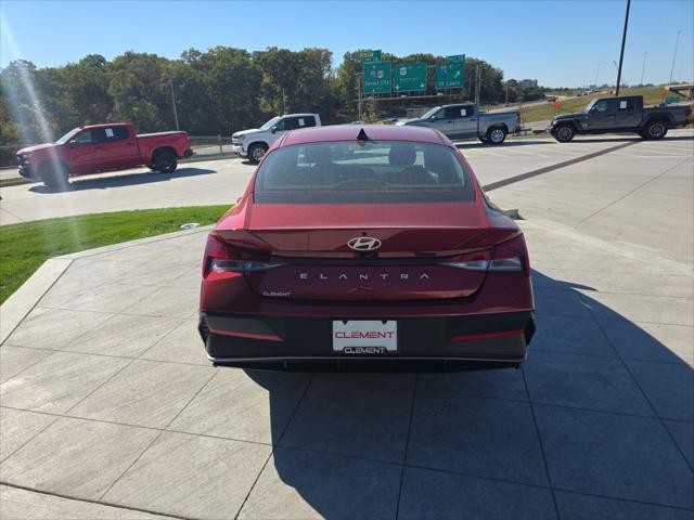 Hyundai Elantra Vehicle Full-screen Gallery Image 7