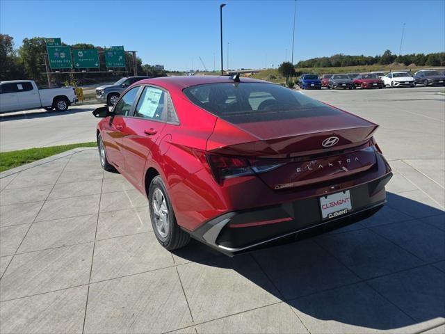 Hyundai Elantra Vehicle Full-screen Gallery Image 8