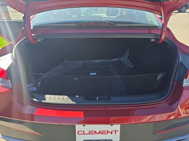 Hyundai Elantra Vehicle Full-screen Gallery Image 9