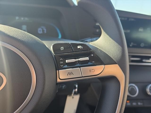 Hyundai Elantra Vehicle Full-screen Gallery Image 16