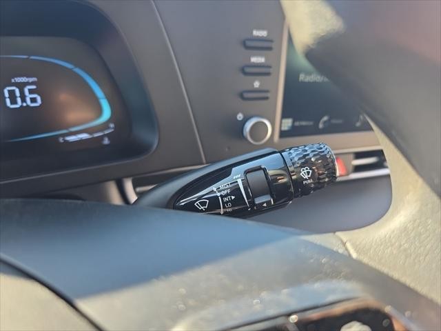 Hyundai Elantra Vehicle Full-screen Gallery Image 17