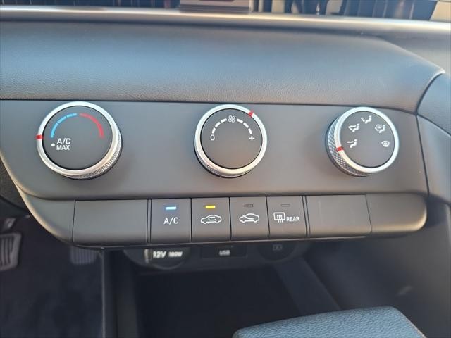 Hyundai Elantra Vehicle Full-screen Gallery Image 21