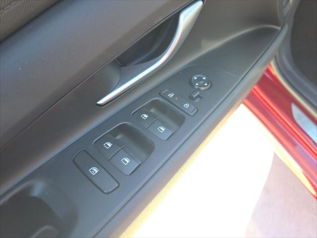 Hyundai Elantra Vehicle Full-screen Gallery Image 25