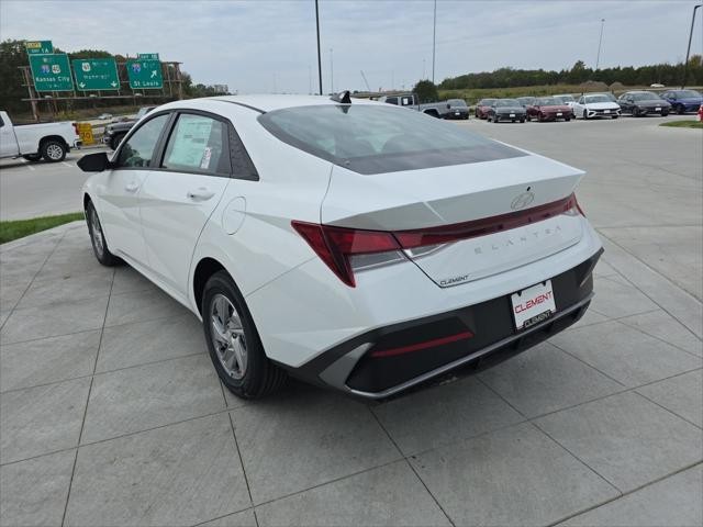 Hyundai Elantra Vehicle Full-screen Gallery Image 8