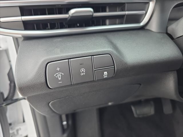 Hyundai Elantra Vehicle Full-screen Gallery Image 12