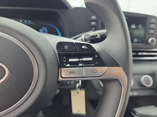 Hyundai Elantra Vehicle Full-screen Gallery Image 16