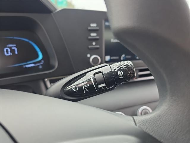 Hyundai Elantra Vehicle Full-screen Gallery Image 17