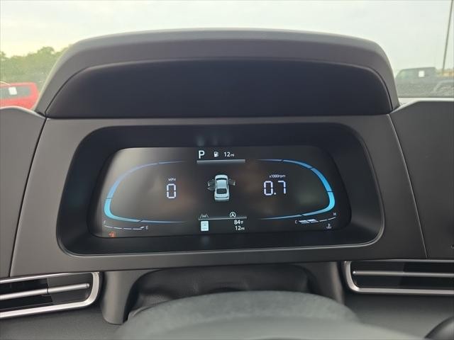 Hyundai Elantra Vehicle Full-screen Gallery Image 19