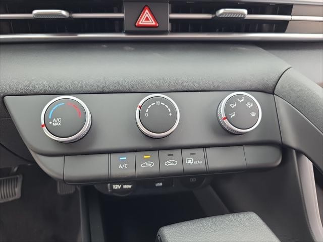 Hyundai Elantra Vehicle Full-screen Gallery Image 22