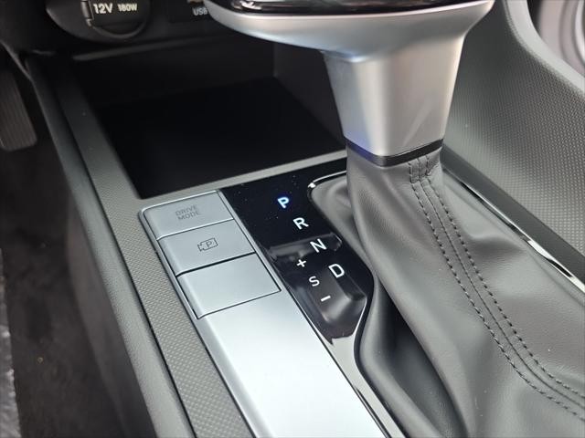 Hyundai Elantra Vehicle Full-screen Gallery Image 23