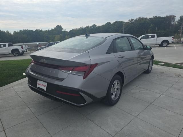 Hyundai Elantra Vehicle Full-screen Gallery Image 6