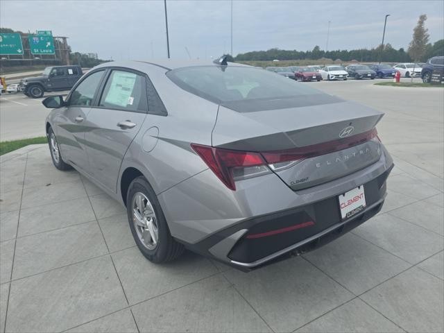 Hyundai Elantra Vehicle Full-screen Gallery Image 8