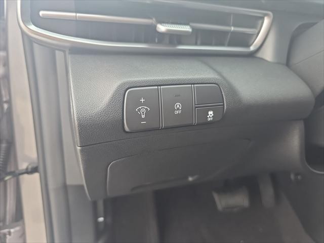 Hyundai Elantra Vehicle Full-screen Gallery Image 12