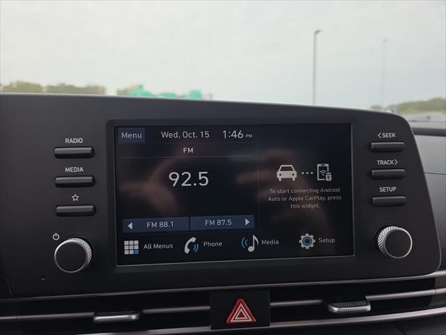 Hyundai Elantra Vehicle Full-screen Gallery Image 17