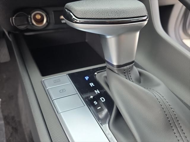 Hyundai Elantra Vehicle Full-screen Gallery Image 20