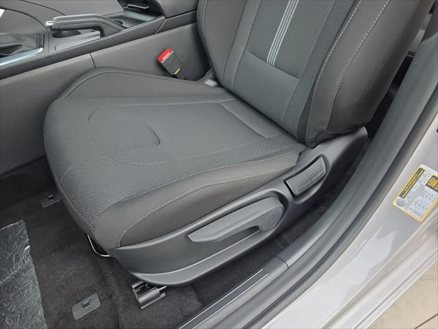 Hyundai Elantra Vehicle Full-screen Gallery Image 23