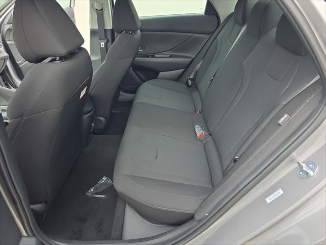 Hyundai Elantra Vehicle Full-screen Gallery Image 26