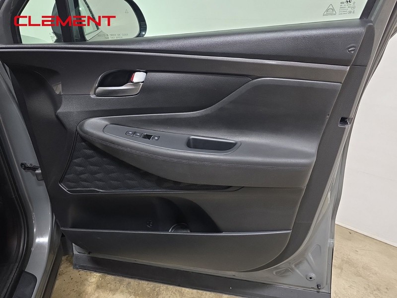 Hyundai Santa Fe Vehicle Image 30