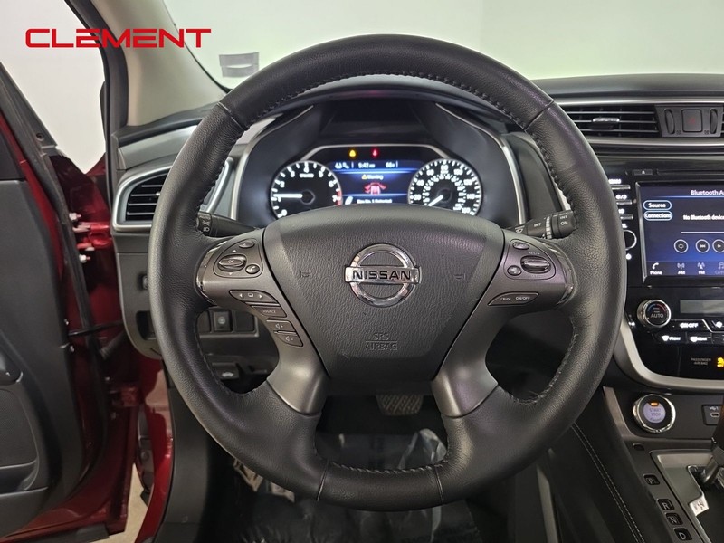 Nissan Murano Vehicle Image 11