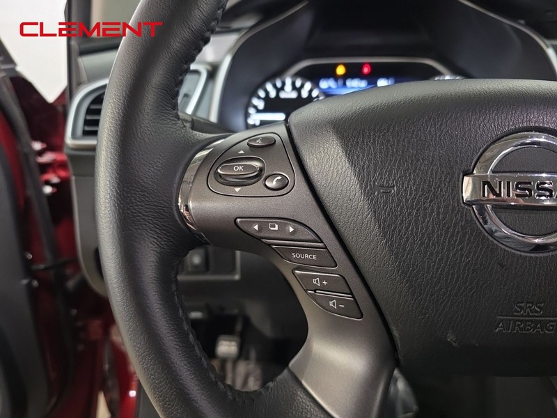 Nissan Murano Vehicle Image 12