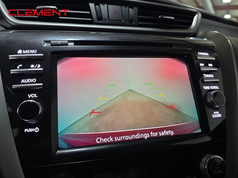 Nissan Murano Vehicle Image 17