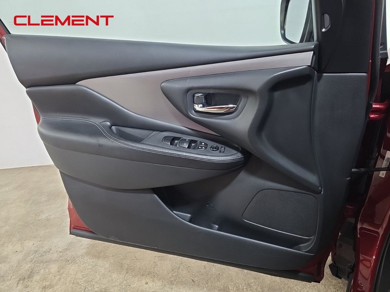 Nissan Murano Vehicle Image 21