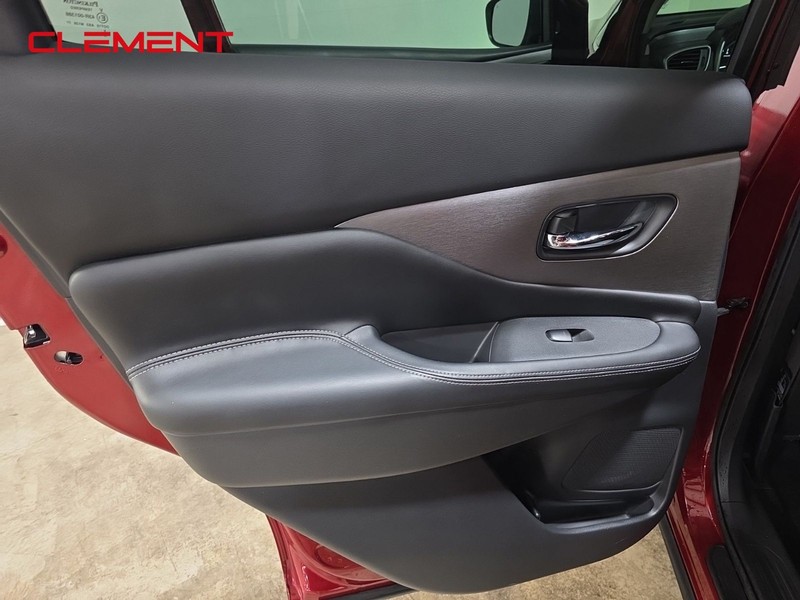 Nissan Murano Vehicle Image 24