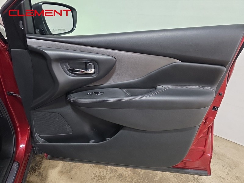 Nissan Murano Vehicle Image 30