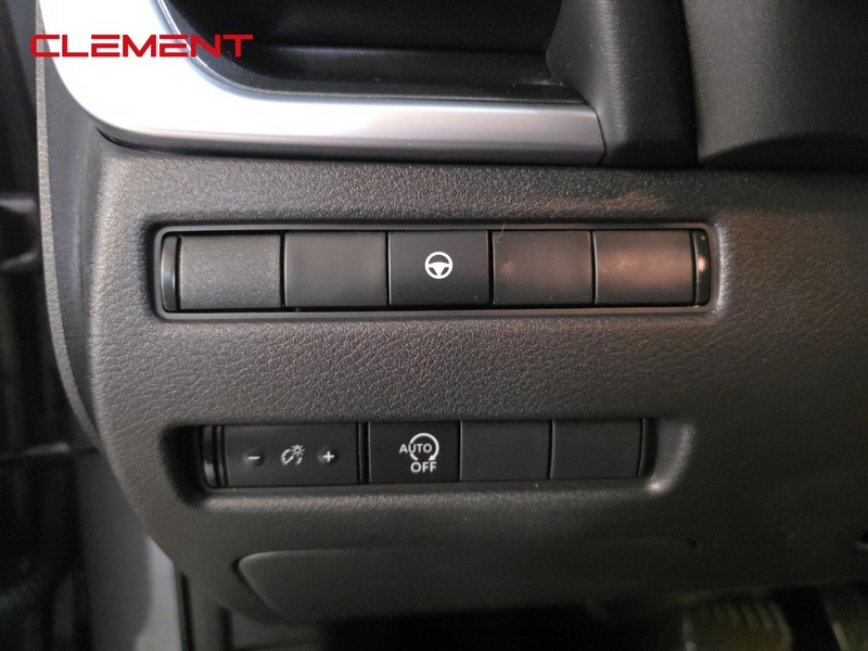 Nissan Rogue Vehicle Image 11