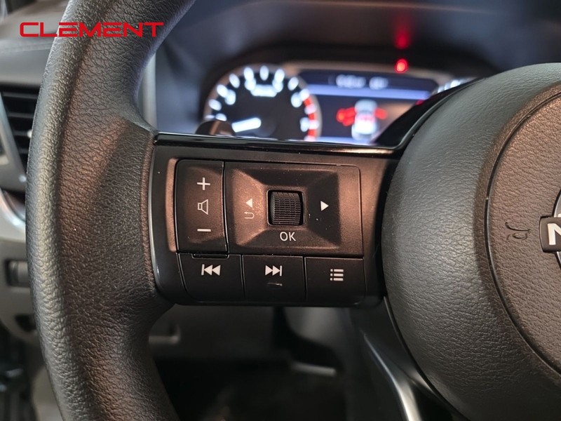 Nissan Rogue Vehicle Image 13