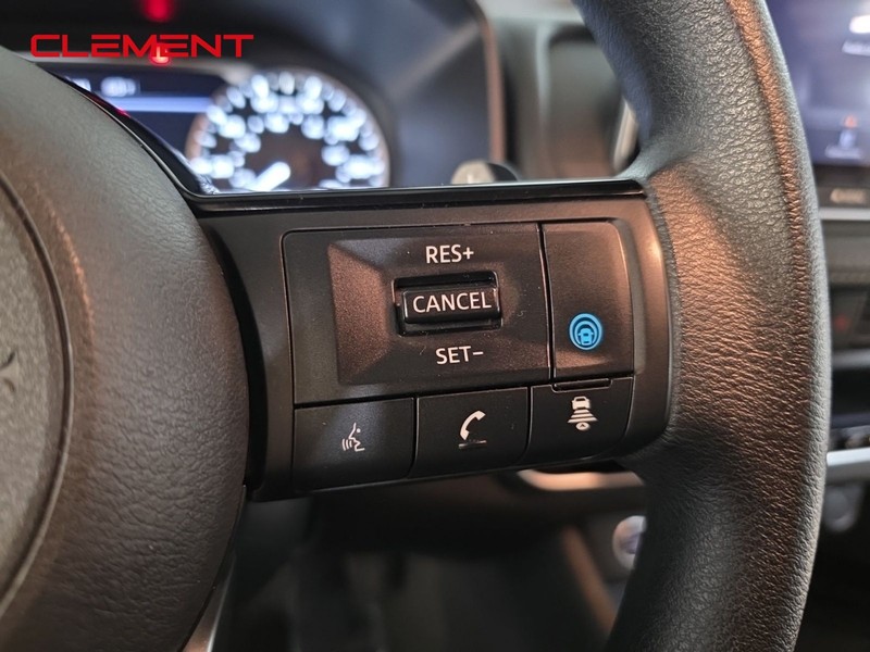Nissan Rogue Vehicle Image 14