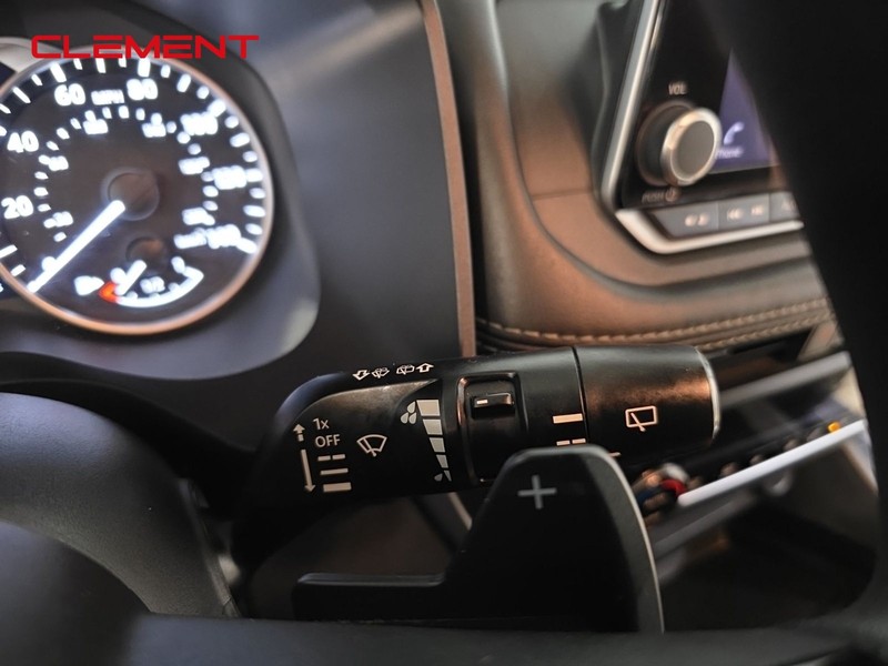 Nissan Rogue Vehicle Image 15
