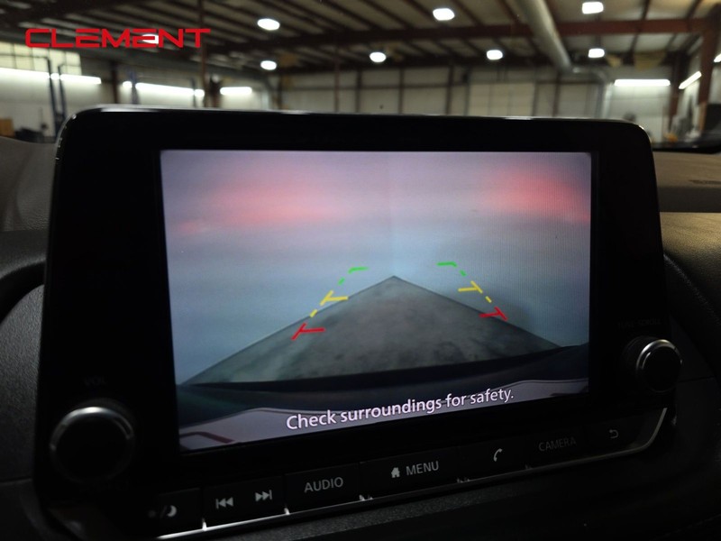 Nissan Rogue Vehicle Image 19