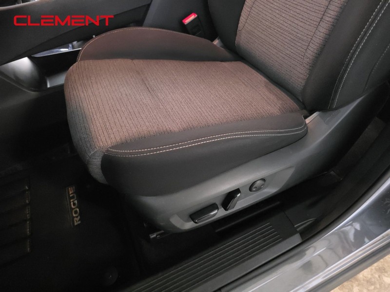 Nissan Rogue Vehicle Image 24